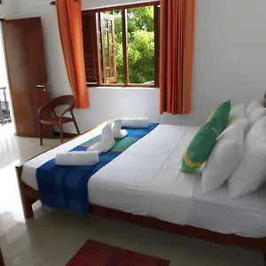 Bed and breakfast Pick & Go White House, Negombo
